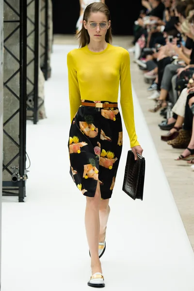 Look 13